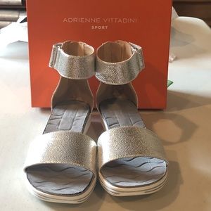 ADRIENNE VITTADINI
SPORT CARLOS WEDGE SANDAL